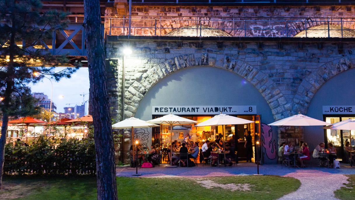 Restaurant Viadukt bei Nacht, Zürich