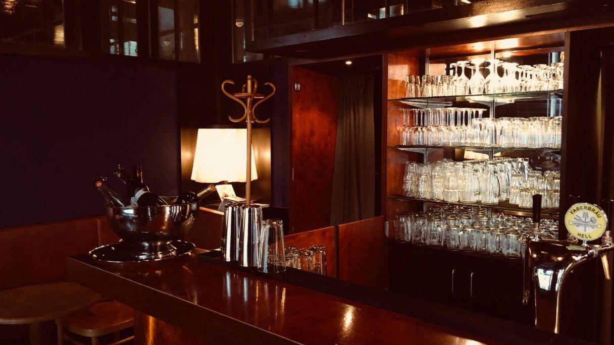 Hotel Bar