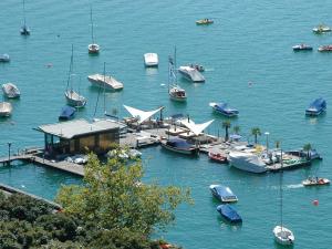 Lago: boat rental and lounge on Lake Zurich