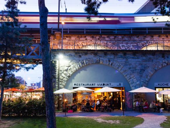 Restaurant Viadukt bei Nacht, Zürich