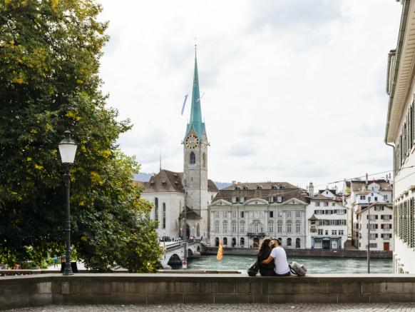 Grossmünsterplatz, Aussicht Fraumünster