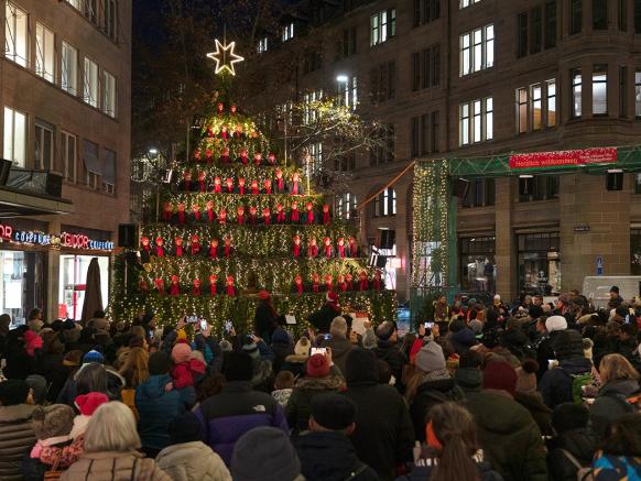 The Singing Christmas Tree und «Wiehnachtsmärt»