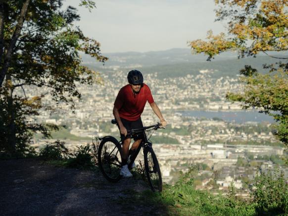 Matteo am Biken in Zürich