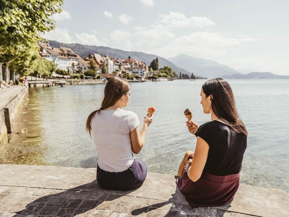 Se détendre au bord du lac de Zoug