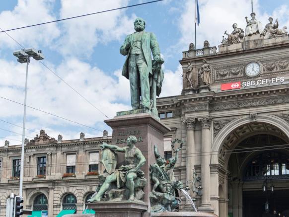 Statua di Alfred Escher a Zurigo