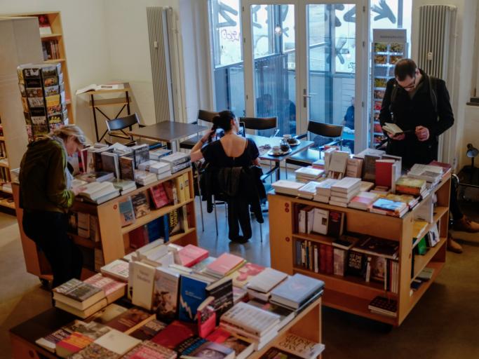 Café und Buchhandlung Sphères