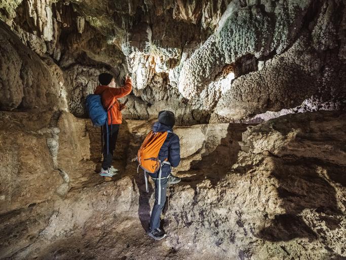 Dans les grottes Höllgrotten près de Zoug